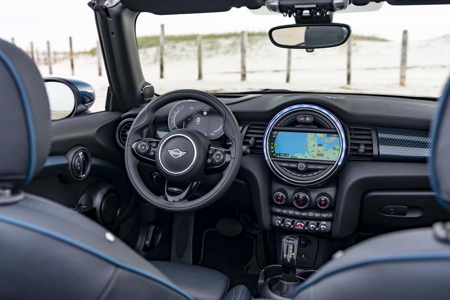 Торпедо Mini Cooper S Cabrio Sidewalk (F57) 2020 года  (WW) (фото 23 из 53)